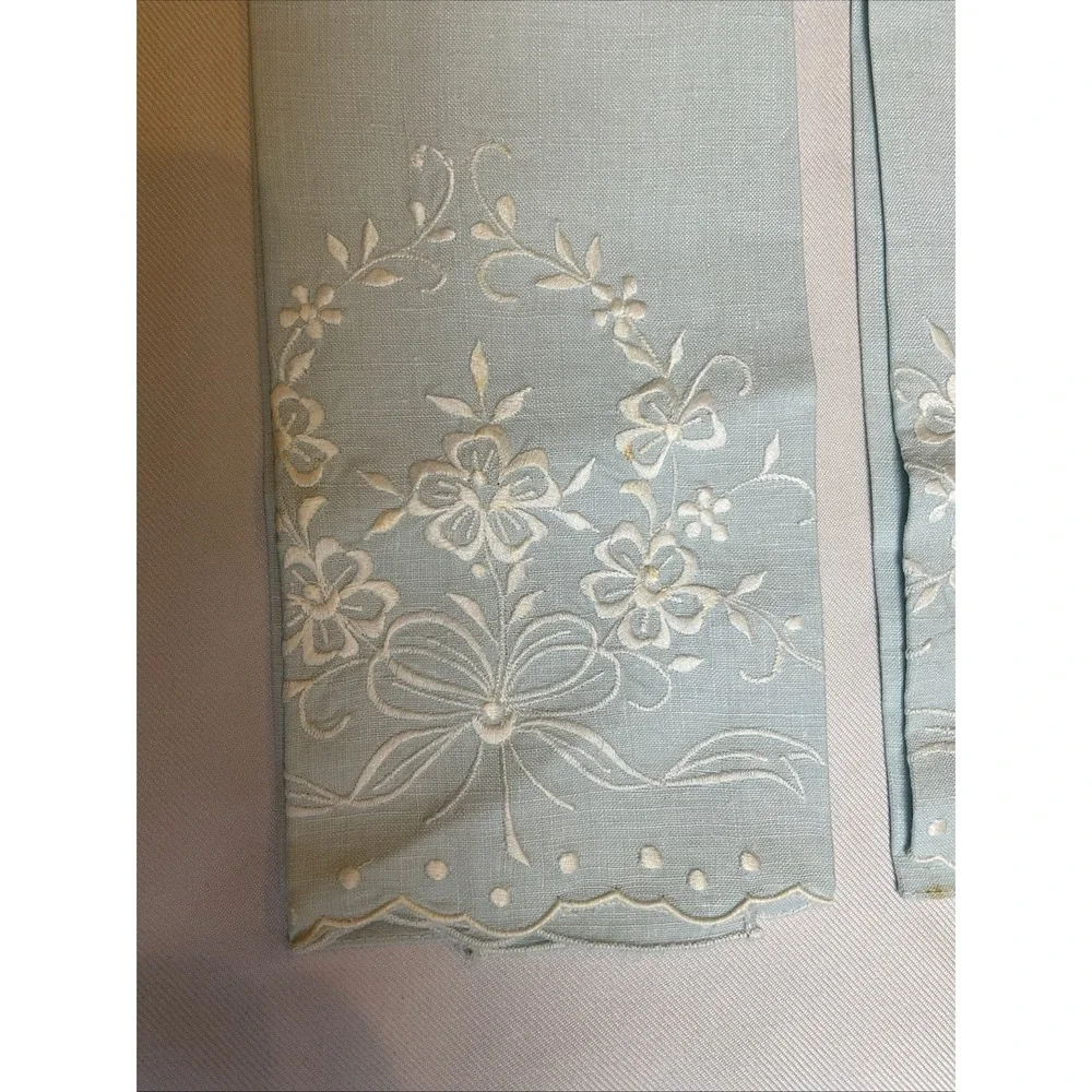 Vintage Hand Towels Napkins Embroidered Baby Blue Floral Scalloped Linen Set 2